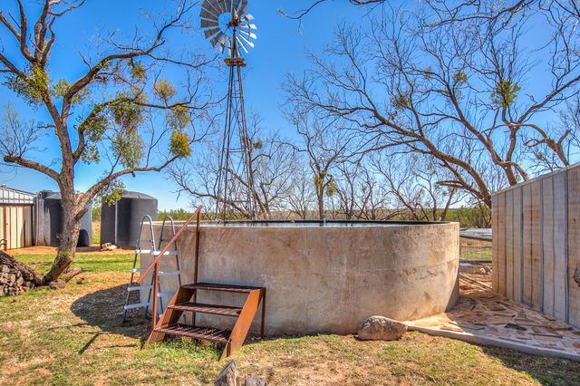 2230 Farm-to-market 2662, Bronte, TX 76933