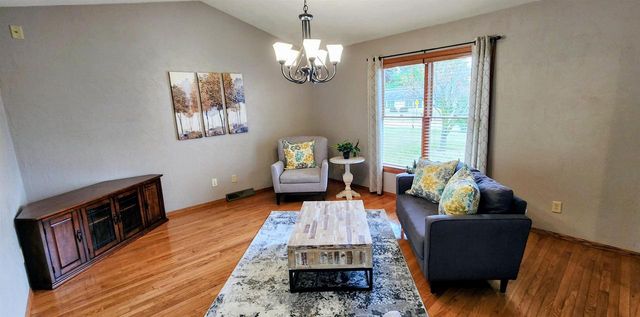 W6108 LONG COURT, Appleton, WI 54914