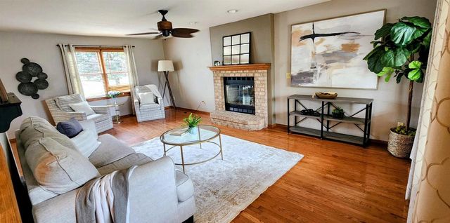 W6108 LONG COURT, Appleton, WI 54914