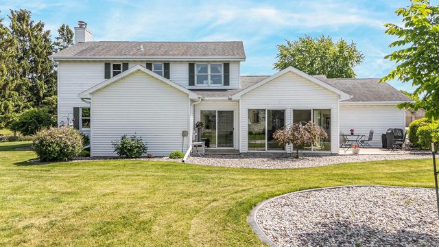 W6108 LONG COURT, Appleton, WI 54914
