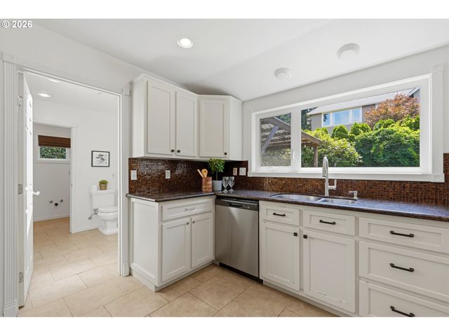 1318 OAK St, Lake Oswego, OR 97034