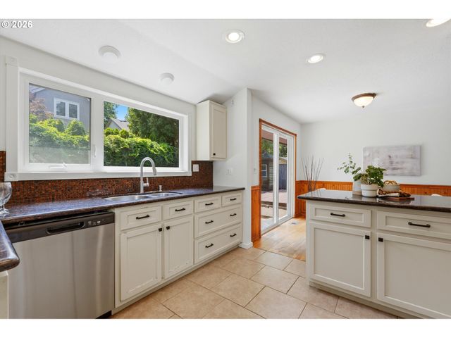 1318 OAK St, Lake Oswego, OR 97034