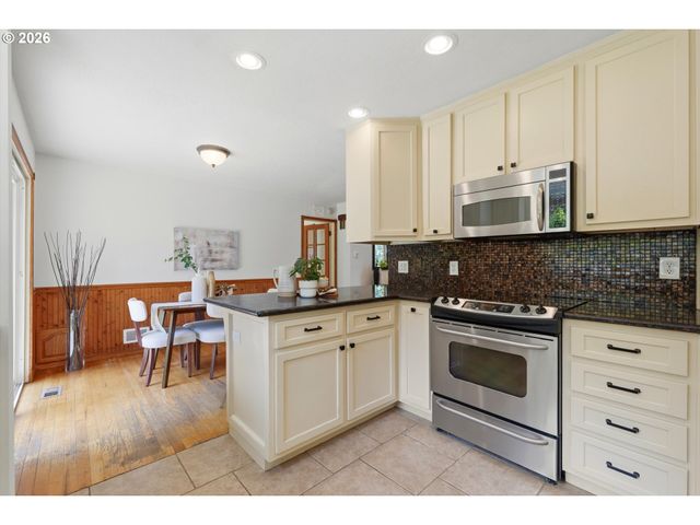 1318 OAK St, Lake Oswego, OR 97034