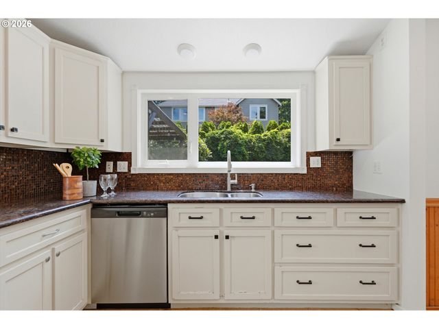 1318 OAK St, Lake Oswego, OR 97034