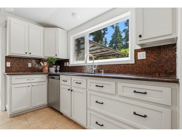 1318 OAK St, Lake Oswego, OR 97034