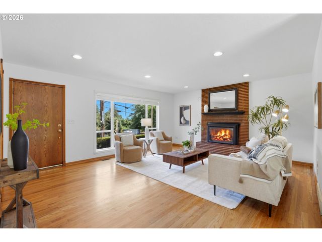 1318 OAK St, Lake Oswego, OR 97034