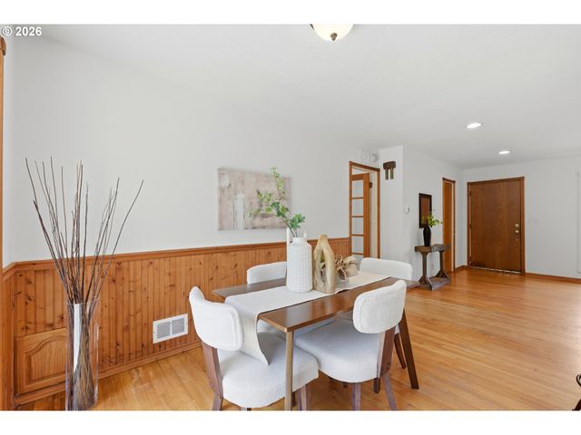 1318 OAK St, Lake Oswego, OR 97034