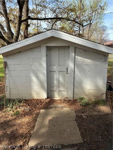 207 Pearl Street, Poteau, OK 74953