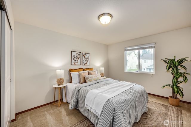 6728 Takota Place NE, Bremerton, WA 98311