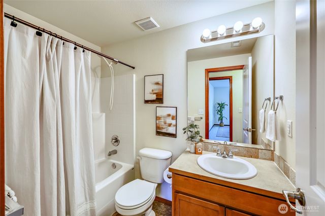 6728 Takota Place NE, Bremerton, WA 98311