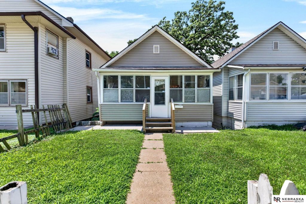 2426 S 18th Street, Omaha, NE 68108