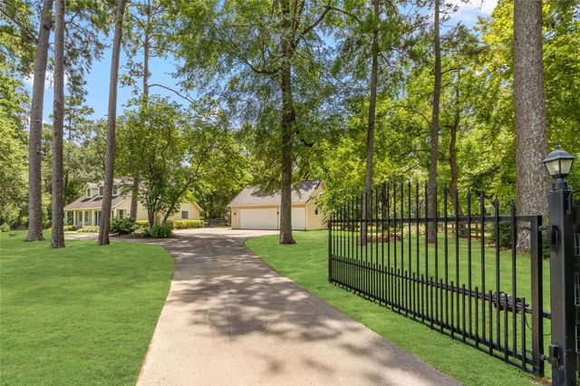 22323 Roberts Cemetery Road, Hockley, TX 77447