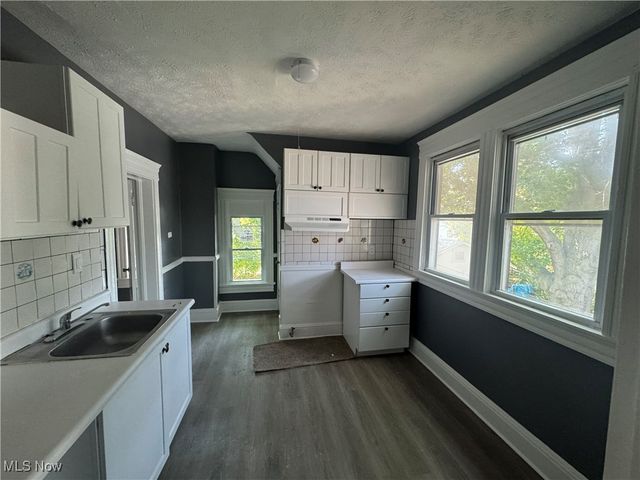 2048 W 95th Street, Cleveland, OH 44102