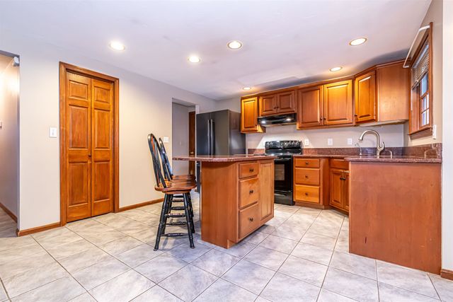 6 Abbey Road, Bow, NH 03304