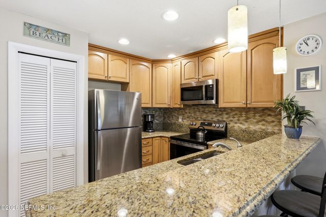 27 VILLAGE DEL LAGO Circle, St. Augustine, FL 32080
