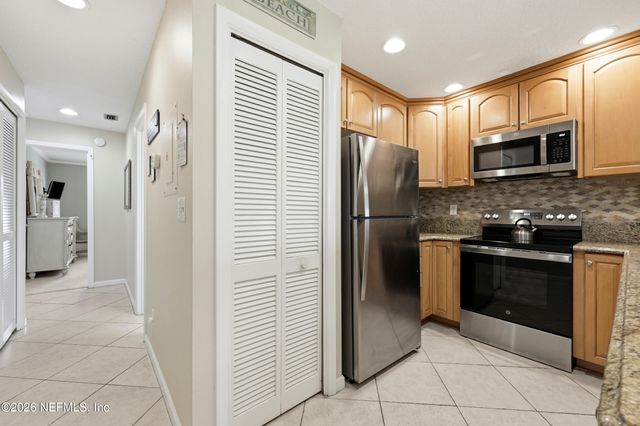 27 VILLAGE DEL LAGO Circle, St. Augustine, FL 32080