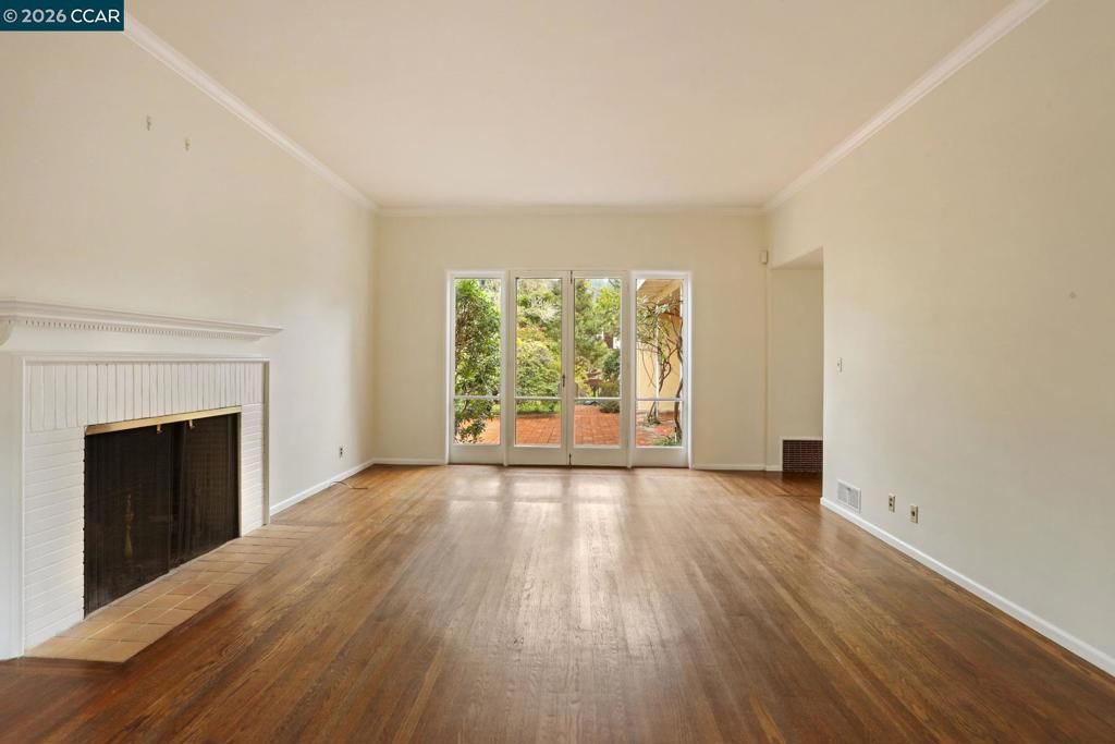 Image 15 of property listing at 204 El Camino Real, Berkeley, CA 94705