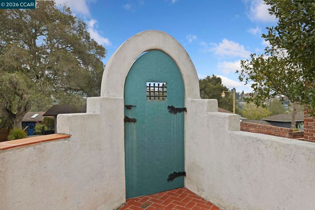 Image 3 of property listing at 204 El Camino Real, Berkeley, CA 94705