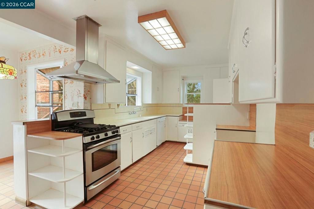 Image 30 of property listing at 204 El Camino Real, Berkeley, CA 94705