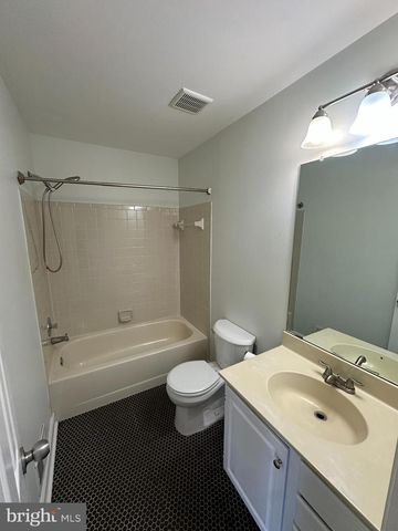 7 DRUMCASTLE CT, Germantown, MD 20876