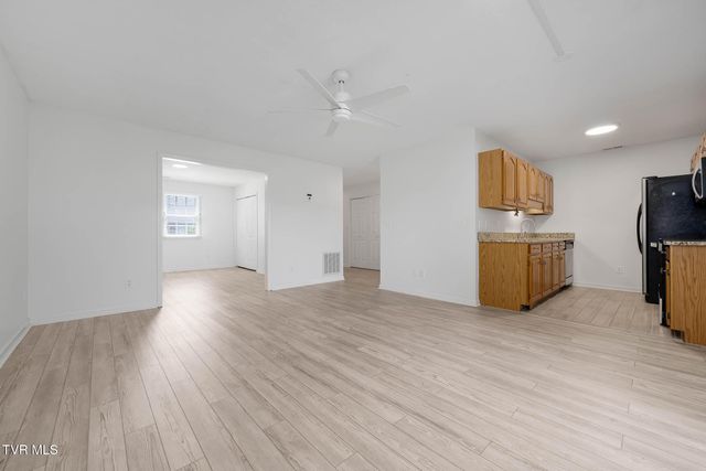 2700 Indian Ridge Road 19, Johnson City, TN 37604