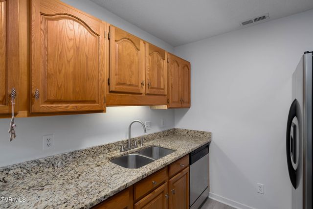 2700 Indian Ridge Road 19, Johnson City, TN 37604