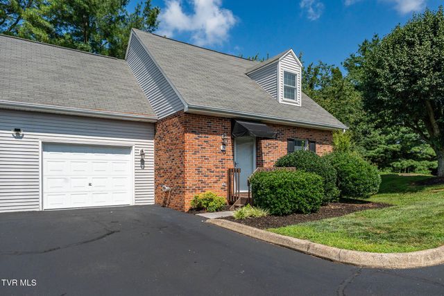 2700 Indian Ridge Road 19, Johnson City, TN 37604
