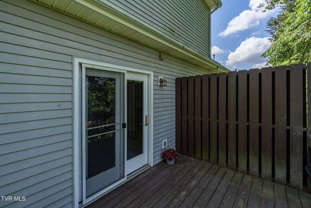 2700 Indian Ridge Road 19, Johnson City, TN 37604