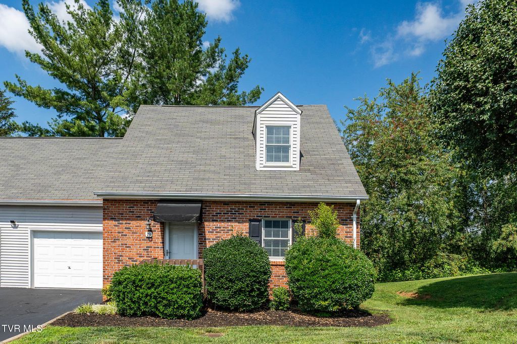 2700 Indian Ridge Road 19, Johnson City, TN 37604