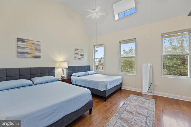 916 SHEPHERD ST NW, Washington, DC 20011