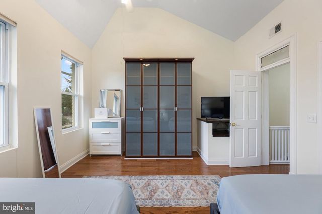 916 SHEPHERD ST NW, Washington, DC 20011