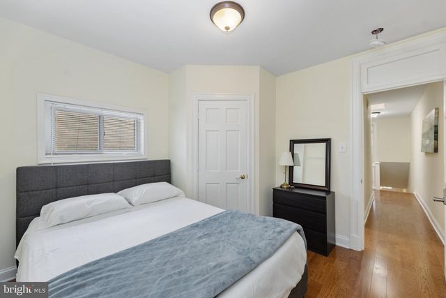 916 SHEPHERD ST NW, Washington, DC 20011