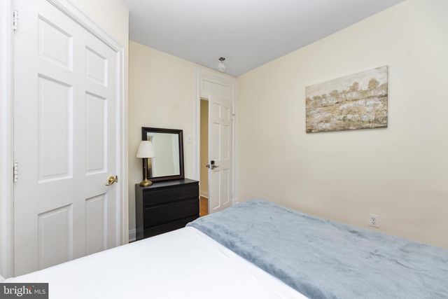 916 SHEPHERD ST NW, Washington, DC 20011