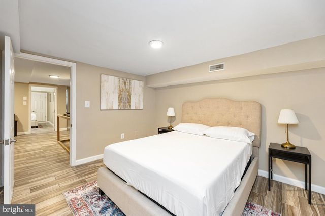 916 SHEPHERD ST NW, Washington, DC 20011