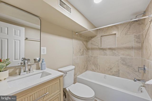 916 SHEPHERD ST NW, Washington, DC 20011