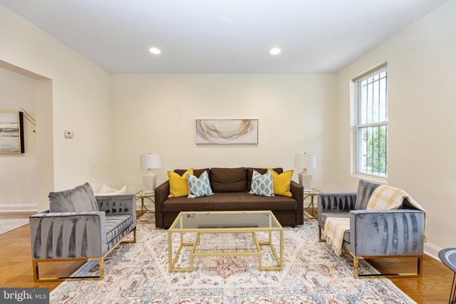 916 SHEPHERD ST NW, Washington, DC 20011