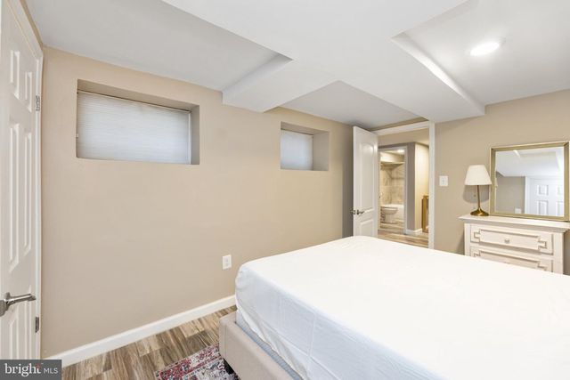916 SHEPHERD ST NW, Washington, DC 20011