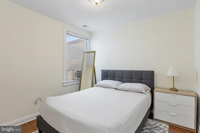 916 SHEPHERD ST NW, Washington, DC 20011