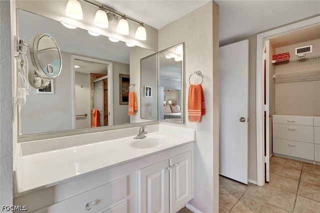 4586 Trawler CT 304, Fort Myers, FL 33919