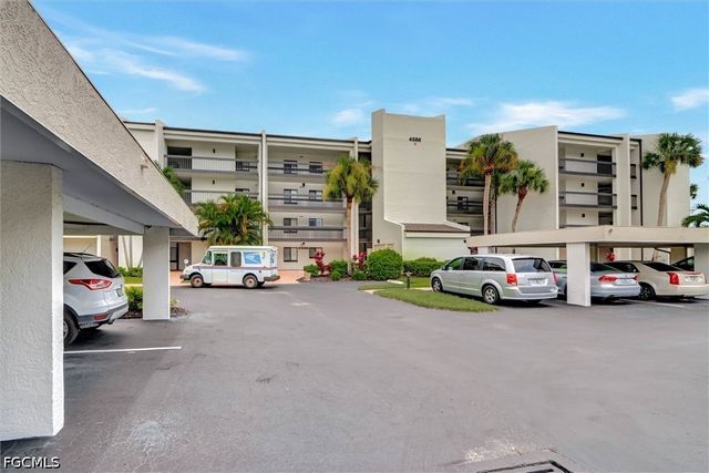 4586 Trawler CT 304, Fort Myers, FL 33919