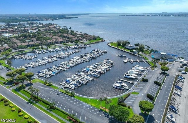 4586 Trawler CT 304, Fort Myers, FL 33919