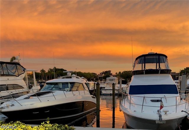4586 Trawler CT 304, Fort Myers, FL 33919