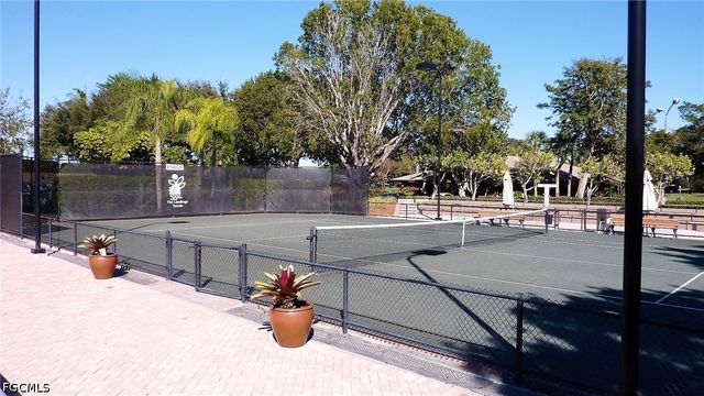 4586 Trawler CT 304, Fort Myers, FL 33919