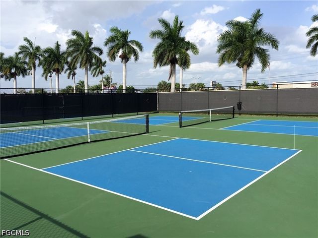 4586 Trawler CT 304, Fort Myers, FL 33919