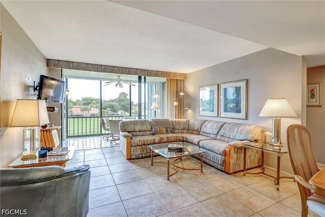 4586 Trawler CT 304, Fort Myers, FL 33919
