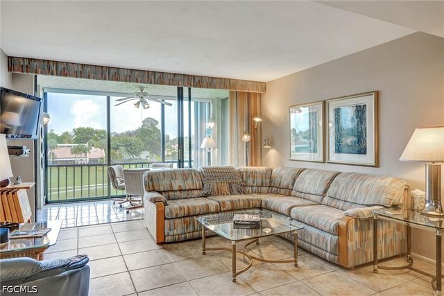 4586 Trawler CT 304, Fort Myers, FL 33919