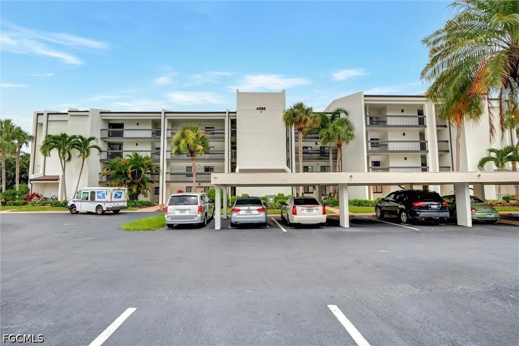 4586 Trawler CT 304, Fort Myers, FL 33919