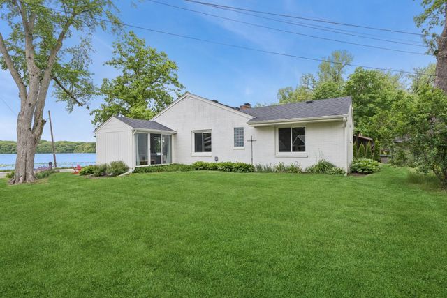 212 Lake Shore Drive, La Porte, IN 46350