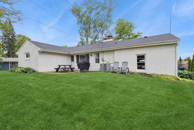 212 Lake Shore Drive, La Porte, IN 46350