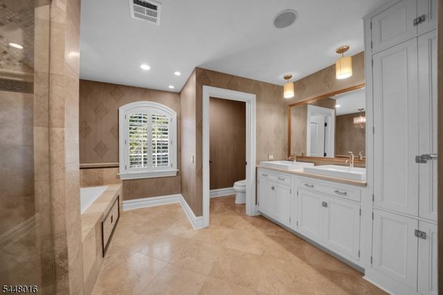 3 Bromley Ct, Montville Twp., NJ 07045